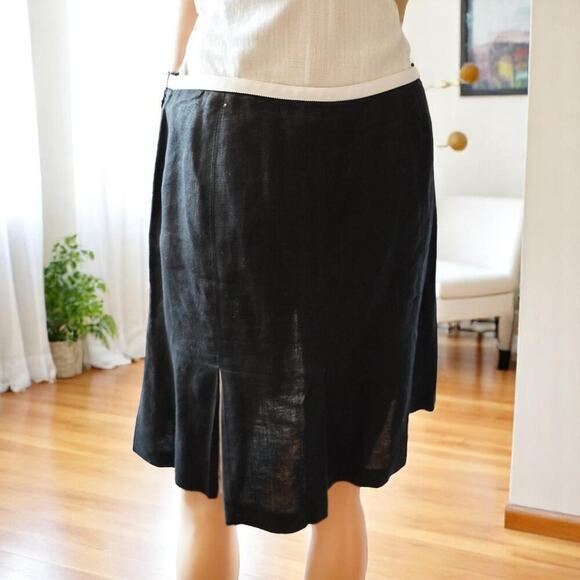 Sophisticated Black Linen Pleated Skirt with Crisp White Contrast - Timeless Ele - Picture 4 of 9